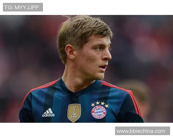 帅哥足球明星高清照片合集展现运动魅力与风采的精彩瞬间