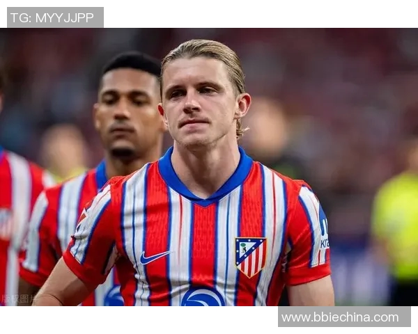 康纳与足球明星畅谈梦想与奋斗的故事与启示